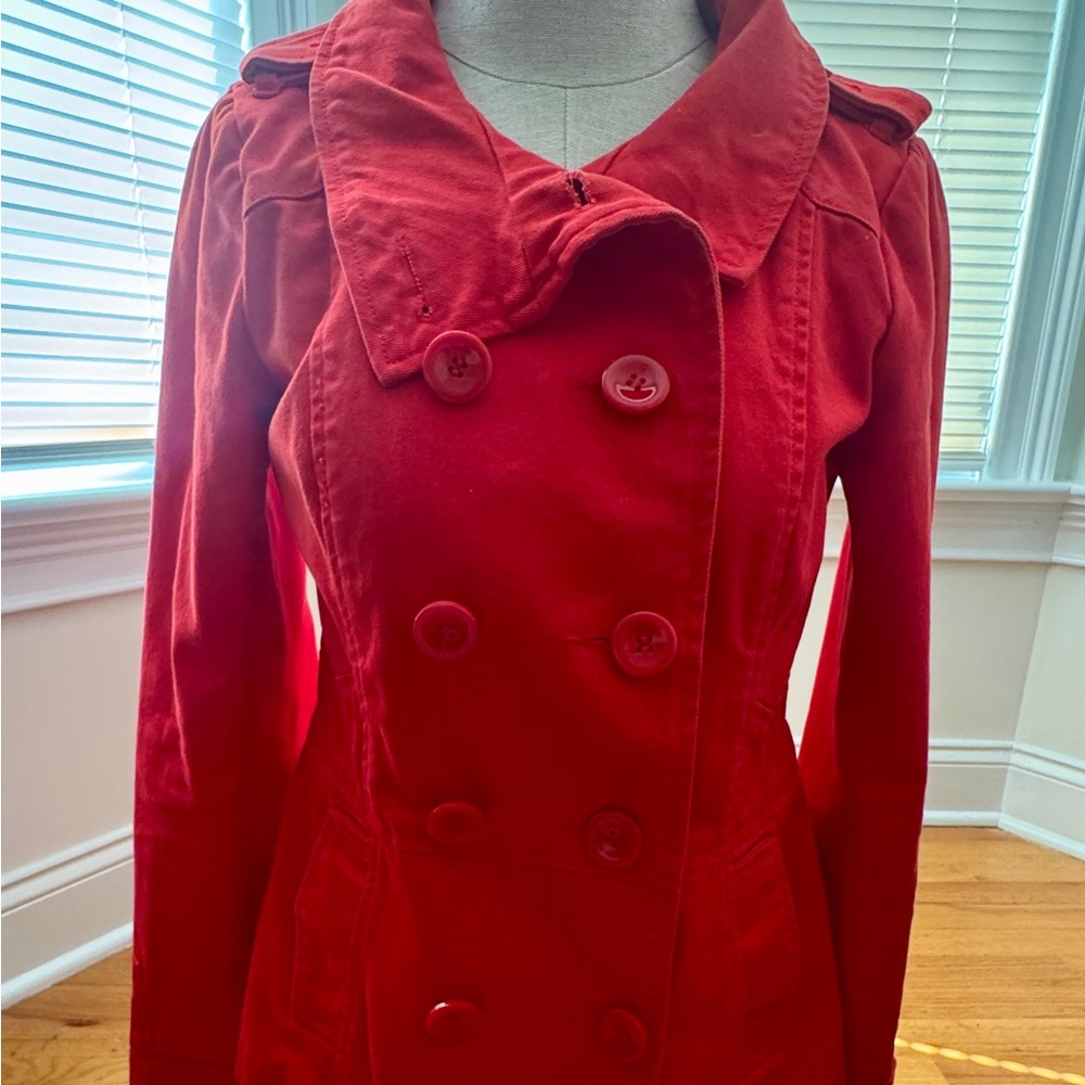 H&M Red Trench Coat with Wide Collar and Fitted Silhouette S M